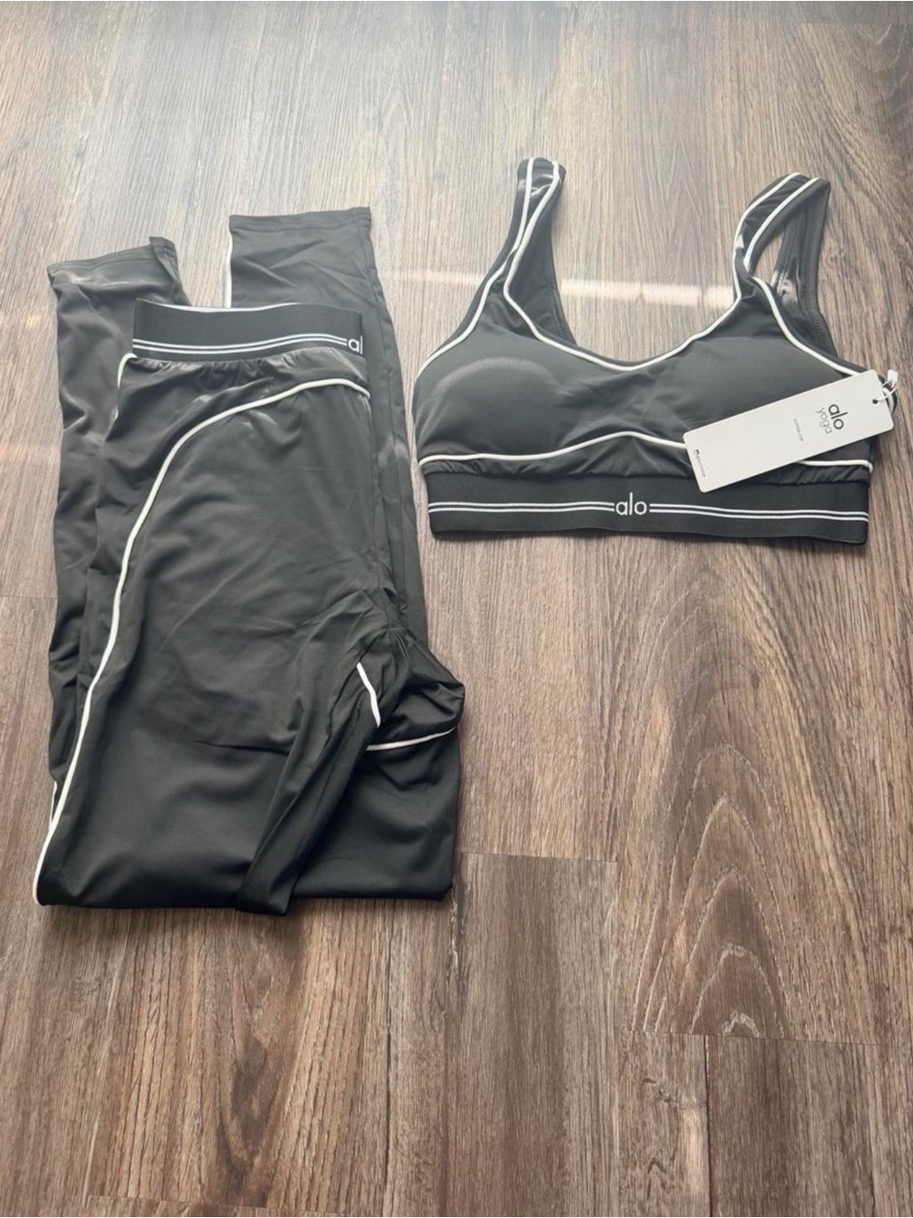 ALO Yoga Black Sports Bra and Leggings Set